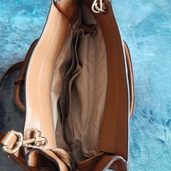 Michael Kors Women’s Brown Crossbody Leather Bag with Lock and Key - Picture 6 of 9